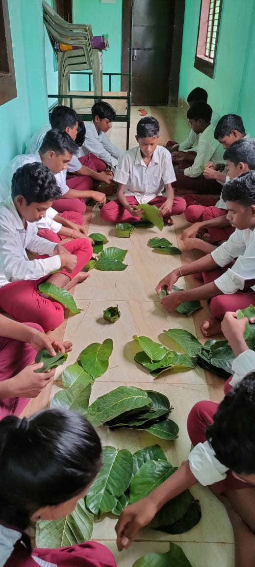 Students making leaf plates